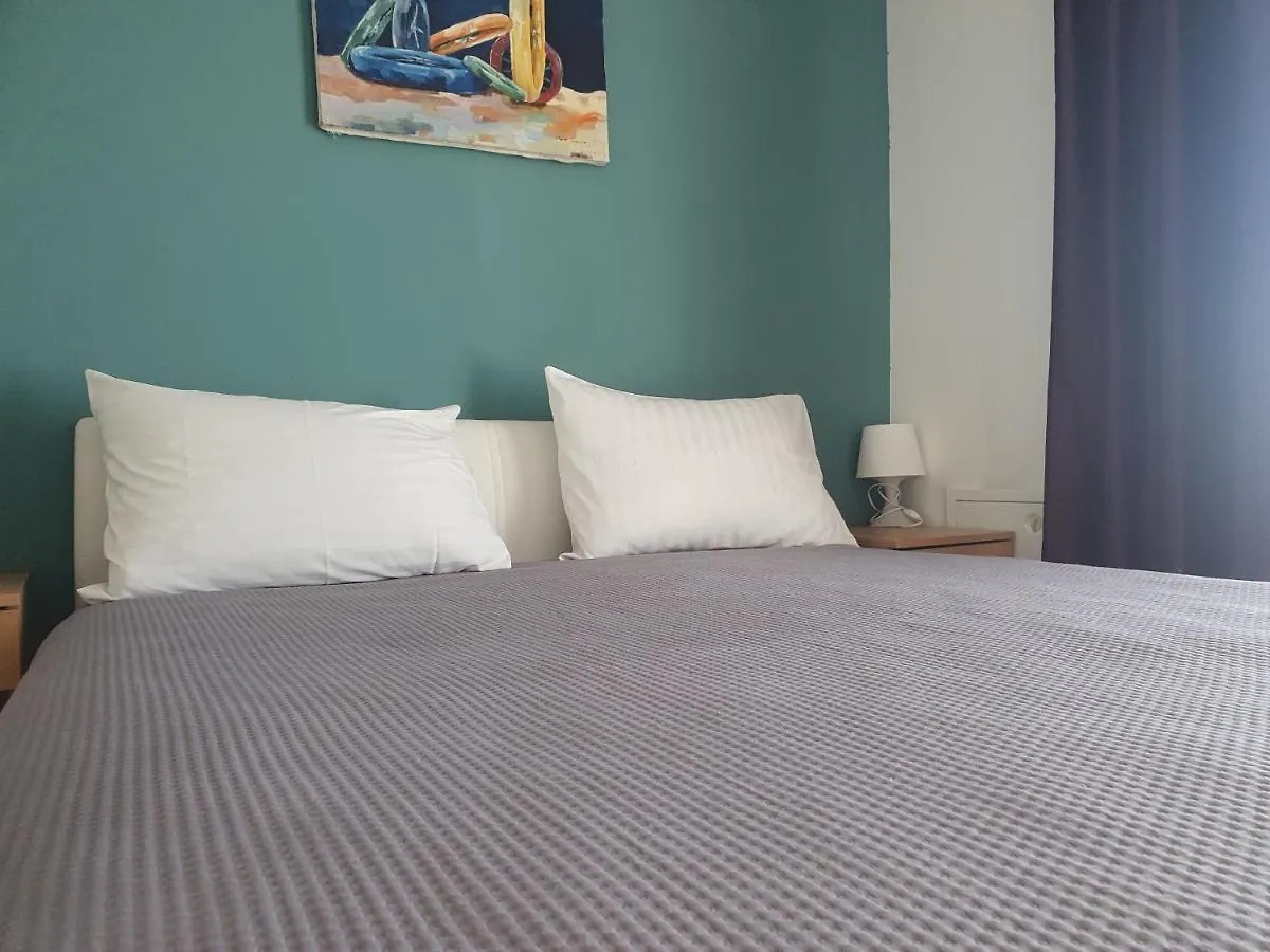 Cozy Two-Bedroom Apartment Ζαντάρ