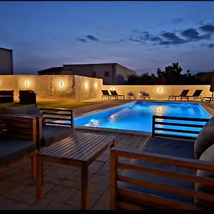 Lucy With Heated Pool & Free Private Parking Zadar