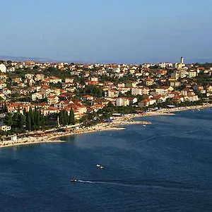 apartment-solis-okrug-gornji.hotels-in-trogir.com/